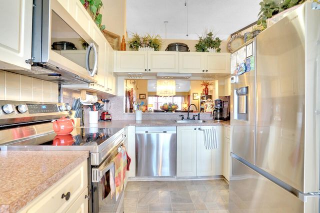 7593 Tahiti Lane 202, Lake Worth, FL 33467