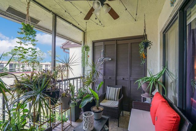 7593 Tahiti Lane 202, Lake Worth, FL 33467