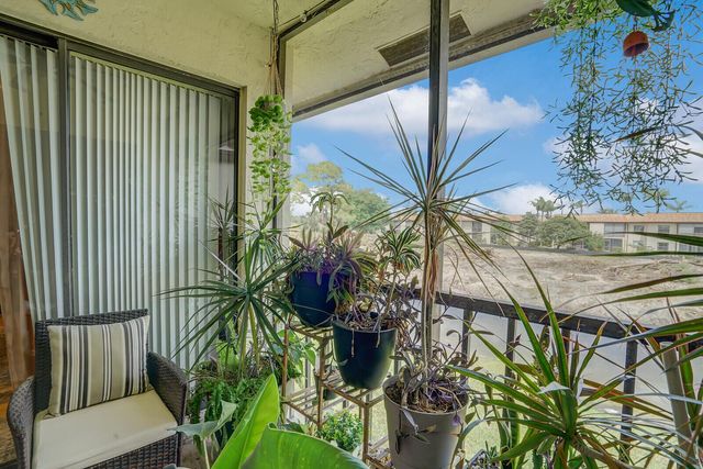 7593 Tahiti Lane 202, Lake Worth, FL 33467