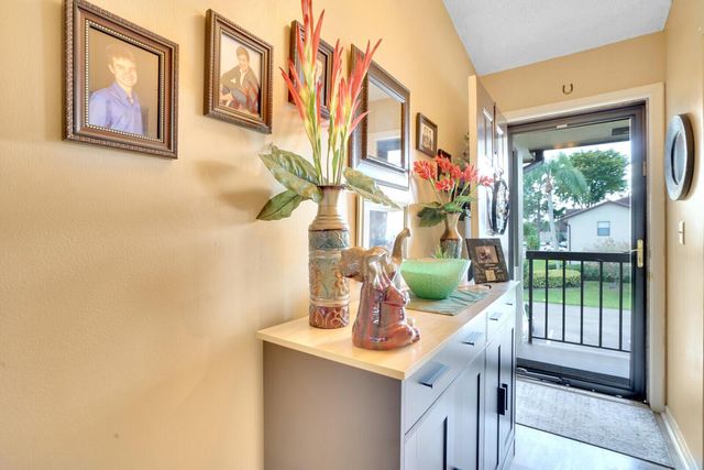 7593 Tahiti Lane 202, Lake Worth, FL 33467
