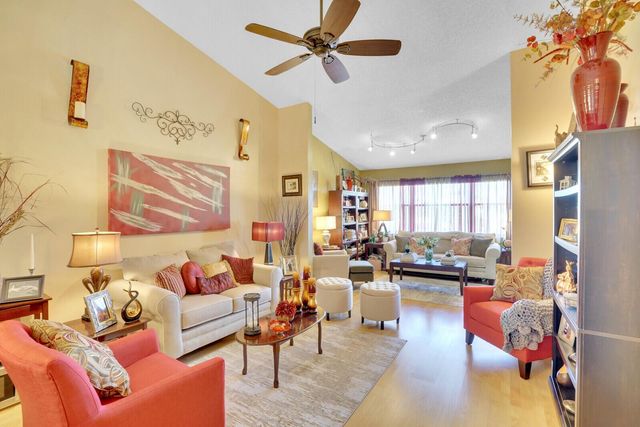 7593 Tahiti Lane 202, Lake Worth, FL 33467