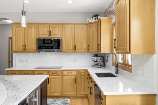 2780 Alamo Circle NE, Blaine, MN 55449