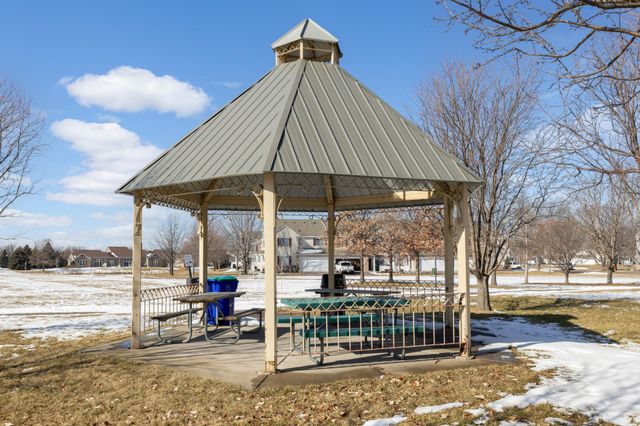 2780 Alamo Circle NE, Blaine, MN 55449