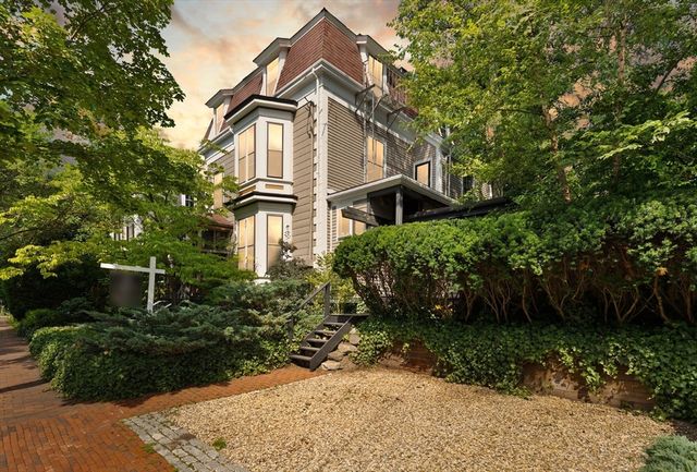 32 Hawthorn St, Cambridge, MA 02138