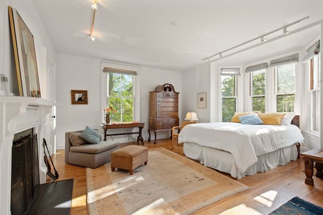 32 Hawthorn St, Cambridge, MA 02138