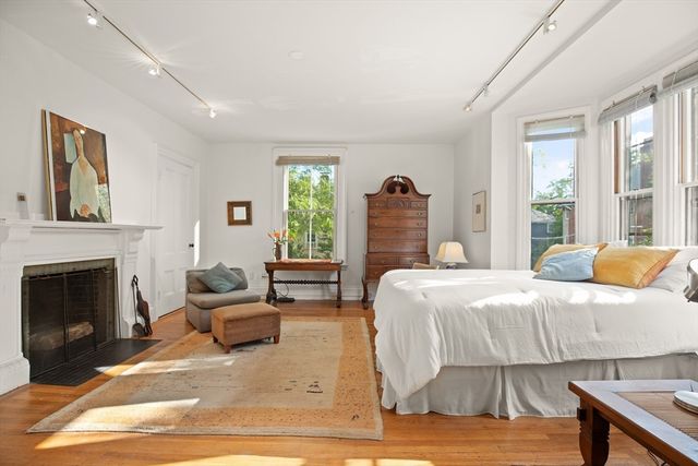 32 Hawthorn St, Cambridge, MA 02138