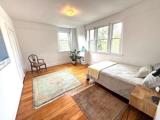 32 Hawthorn St, Cambridge, MA 02138