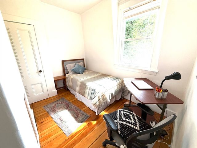 32 Hawthorn St, Cambridge, MA 02138