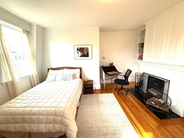 32 Hawthorn St, Cambridge, MA 02138