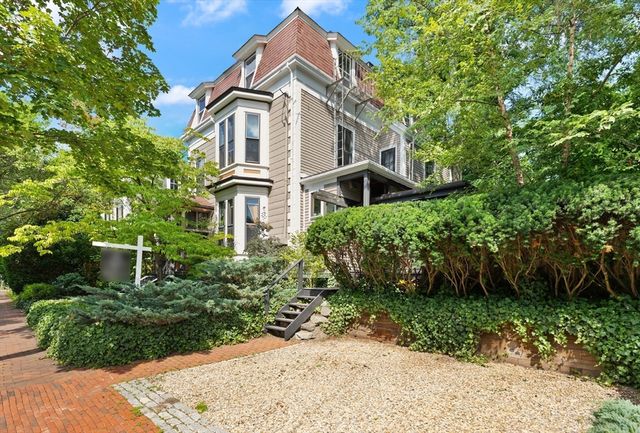 32 Hawthorn St, Cambridge, MA 02138