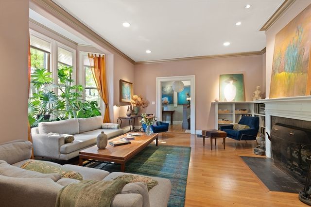 32 Hawthorn St, Cambridge, MA 02138