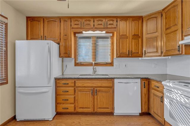 2724 Chipperfield Road, Lawrence, KS 66047