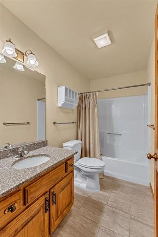 2724 Chipperfield Road, Lawrence, KS 66047