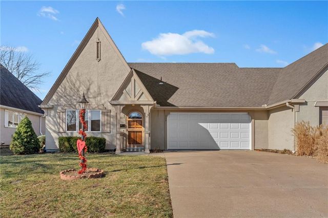 2724 Chipperfield Road, Lawrence, KS 66047