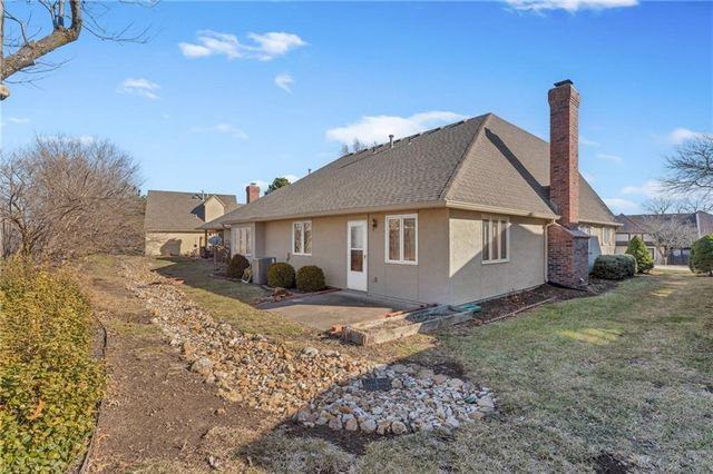 2724 Chipperfield Road, Lawrence, KS 66047