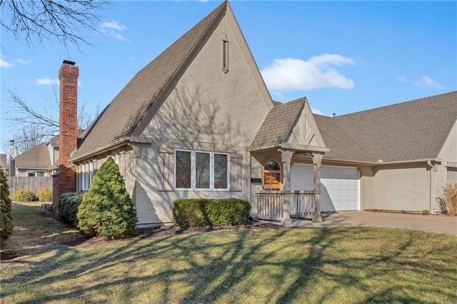 2724 Chipperfield Road, Lawrence, KS 66047