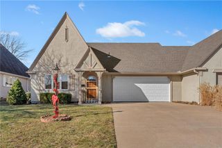 2724 Chipperfield Road, Lawrence, KS 66047