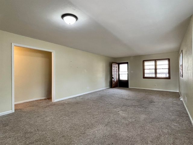 721 S Laura Ave, Wichita, KS 67211