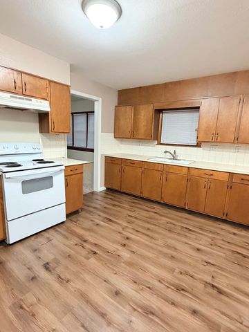 721 S Laura Ave, Wichita, KS 67211