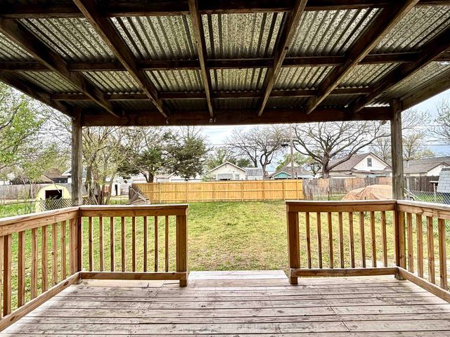 721 S Laura Ave, Wichita, KS 67211