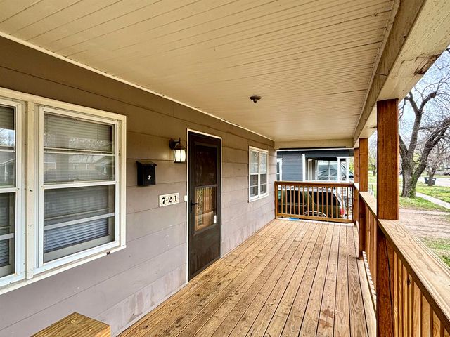 721 S Laura Ave, Wichita, KS 67211