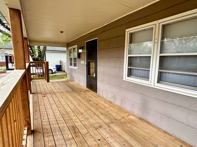 721 S Laura Ave, Wichita, KS 67211