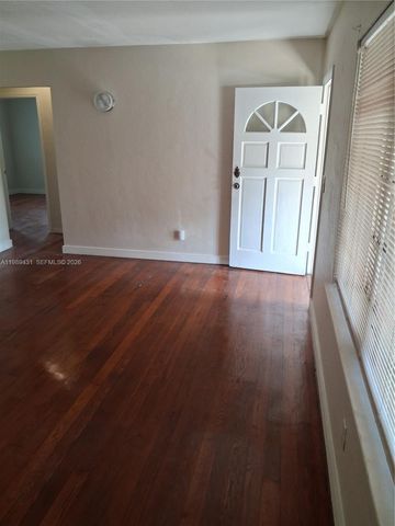 1043 NE 114th St, Biscayne Park, FL 33161