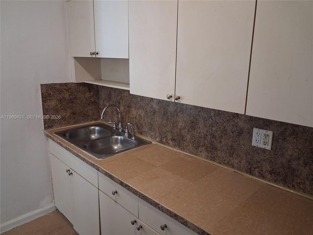 1043 NE 114th St, Biscayne Park, FL 33161