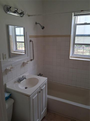 1043 NE 114th St, Biscayne Park, FL 33161