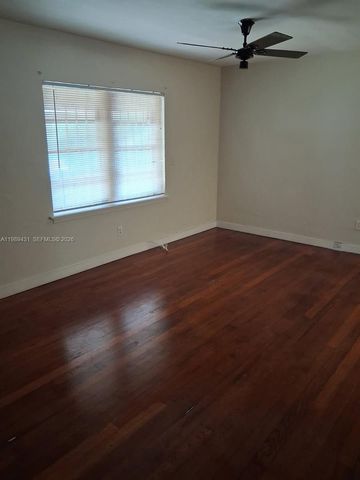 1043 NE 114th St, Biscayne Park, FL 33161