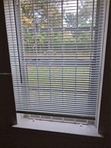 1043 NE 114th St, Biscayne Park, FL 33161