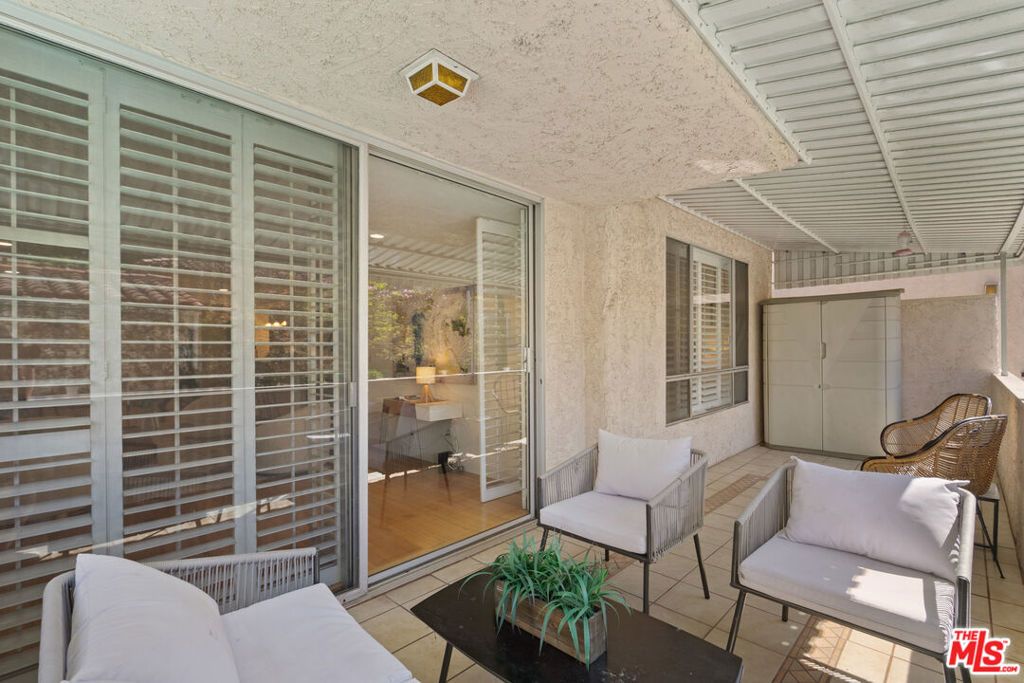 Image 18 of property listing at 1531 Camden Avenue 106, Los Angeles, CA 90025
