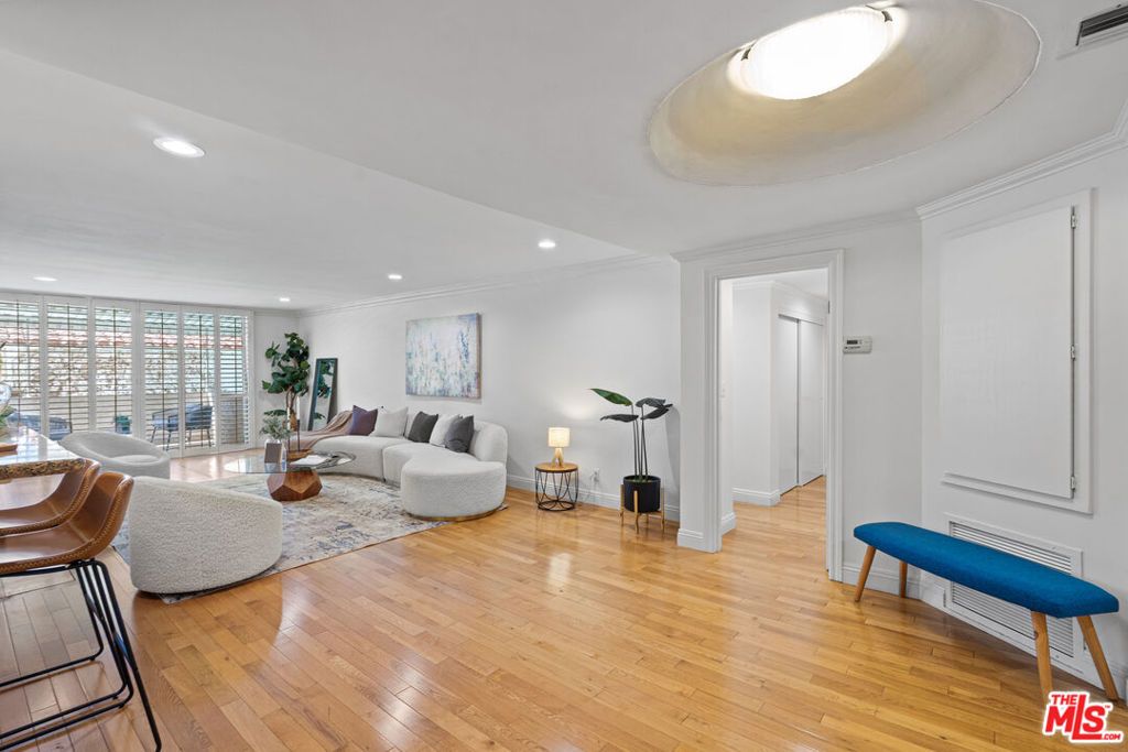 Image 20 of property listing at 1531 Camden Avenue 106, Los Angeles, CA 90025