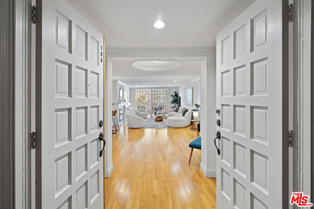 Image 22 of property listing at 1531 Camden Avenue 106, Los Angeles, CA 90025