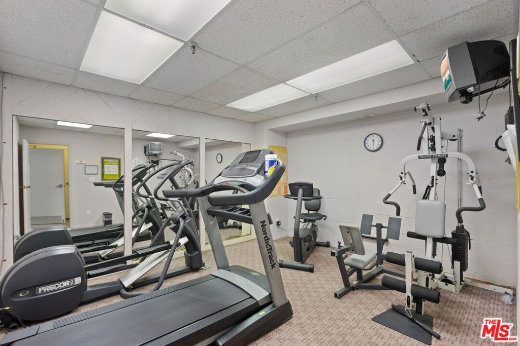 Image 26 of property listing at 1531 Camden Avenue 106, Los Angeles, CA 90025