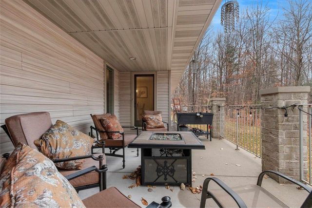 425 HILL HAVEN COURT, Little Suamico, WI 54141