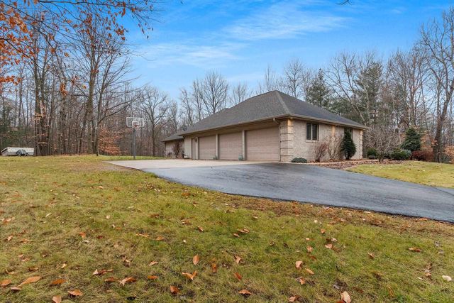 425 HILL HAVEN COURT, Little Suamico, WI 54141