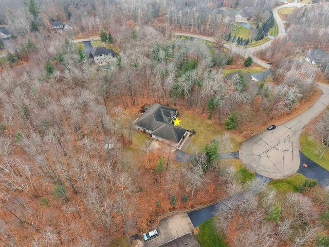425 HILL HAVEN COURT, Little Suamico, WI 54141