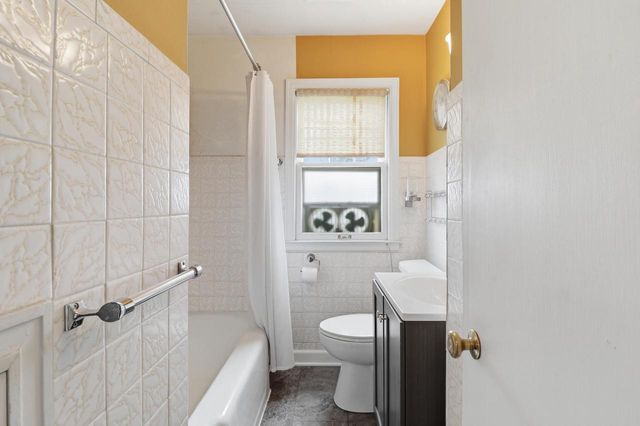 8526 W Center STREET, Milwaukee, WI 53222