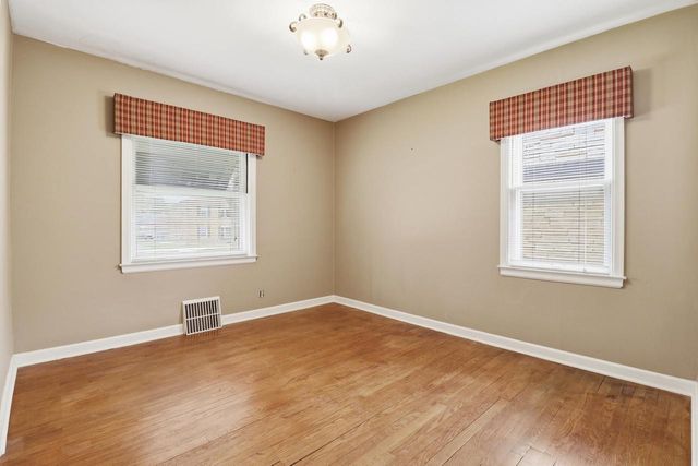 8526 W Center STREET, Milwaukee, WI 53222