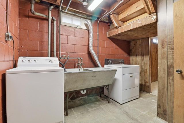 8526 W Center STREET, Milwaukee, WI 53222