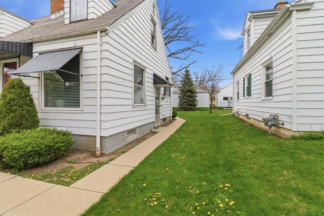 8526 W Center STREET, Milwaukee, WI 53222