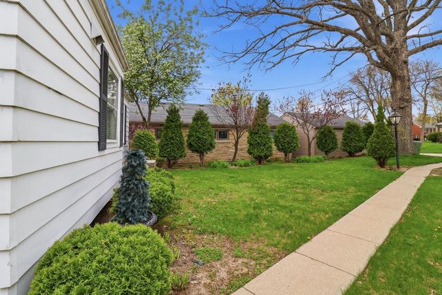 8526 W Center STREET, Milwaukee, WI 53222