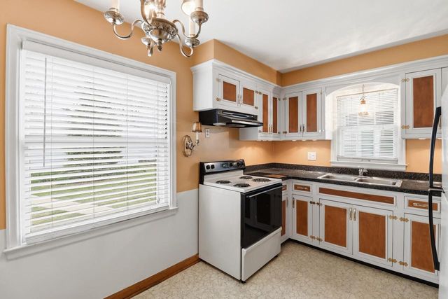 8526 W Center STREET, Milwaukee, WI 53222