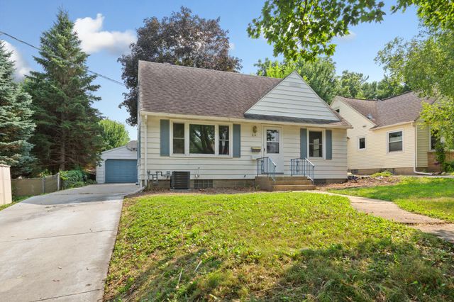 814 11th Street NW, Rochester, MN 55901