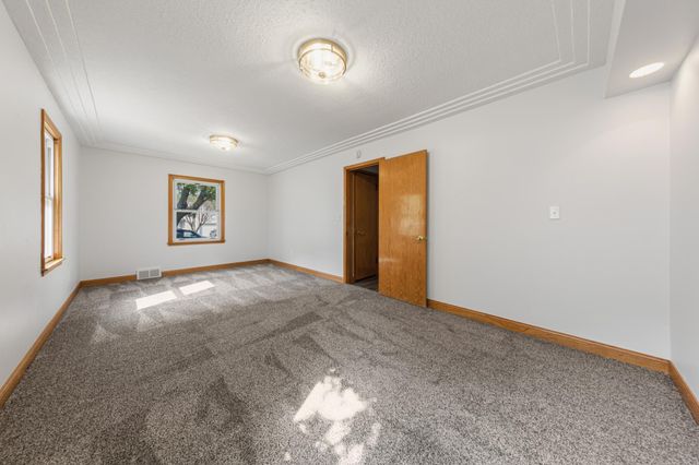 814 11th Street NW, Rochester, MN 55901