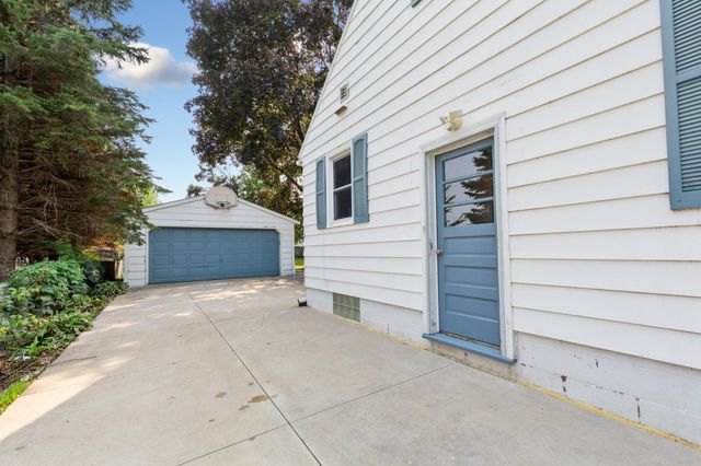 814 11th Street NW, Rochester, MN 55901