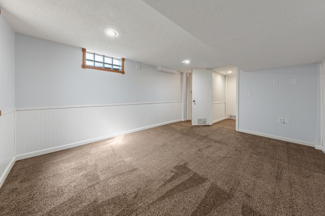 814 11th Street NW, Rochester, MN 55901
