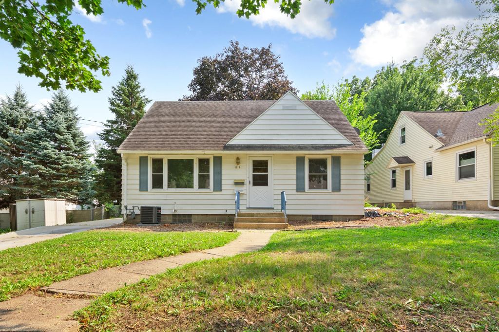 814 11th Street NW, Rochester, MN 55901