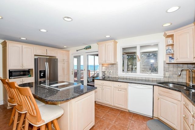 16 Bass Point Road, Marion, MA 02738